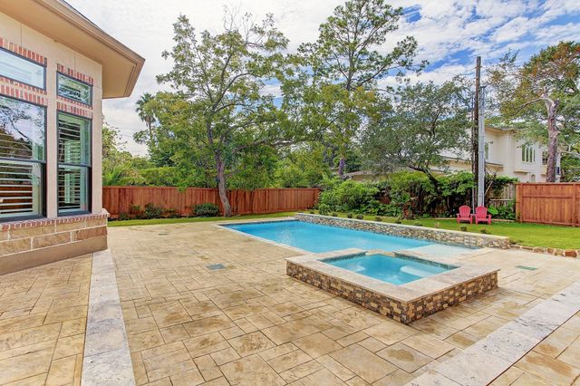 325 Bunker Hill Road, Houston, TX 77024