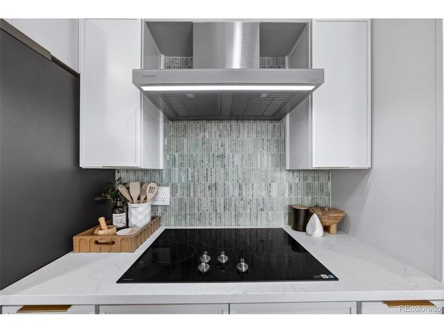 3075 S Holly Pl, Denver, CO 80222