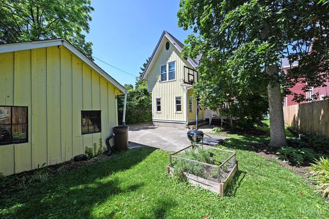 9 Walnut Avenue, Wyoming, OH 45215