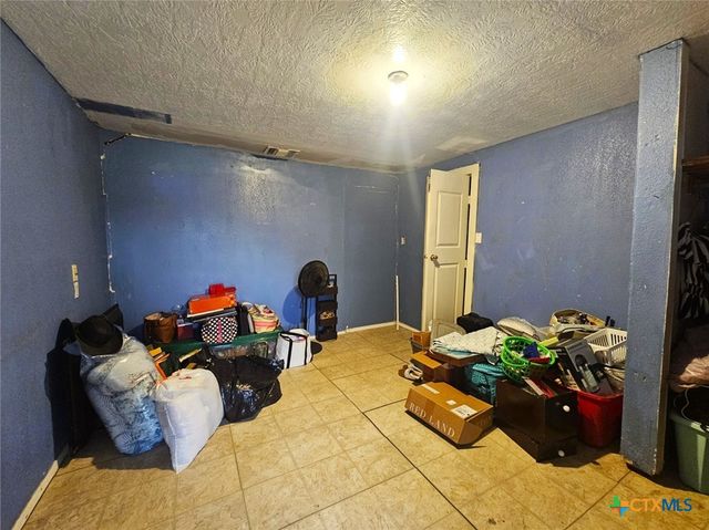 811 E New Braunfels Street, Seguin, TX 78155