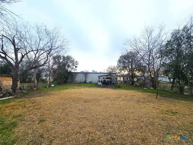 811 E New Braunfels Street, Seguin, TX 78155