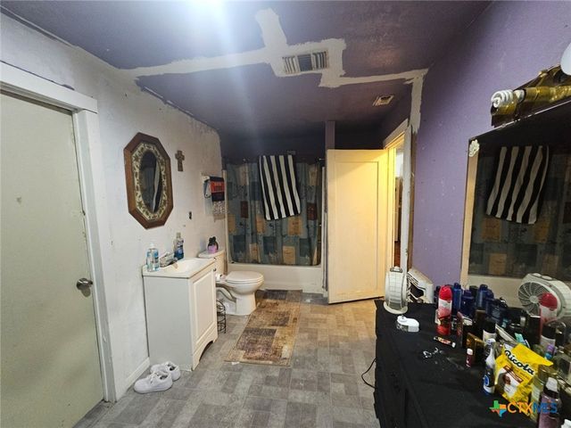 811 E New Braunfels Street, Seguin, TX 78155