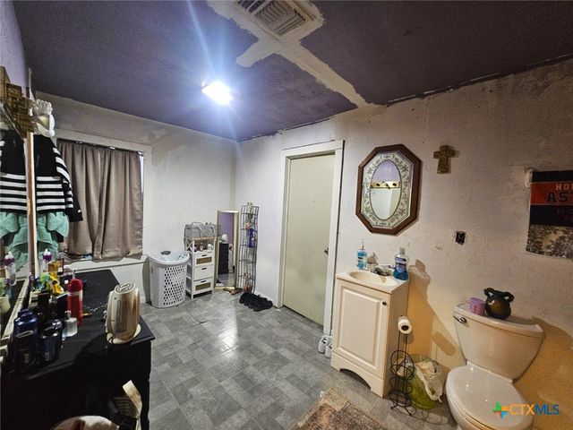 811 E New Braunfels Street, Seguin, TX 78155