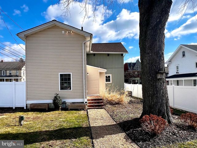 37 N GAY ST, Marietta, PA 17547