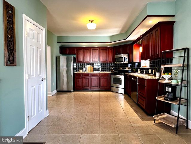 37 N GAY ST, Marietta, PA 17547