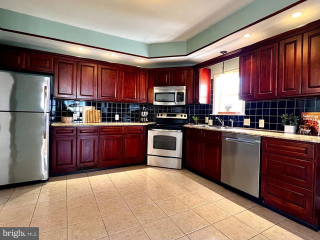 37 N GAY ST, Marietta, PA 17547