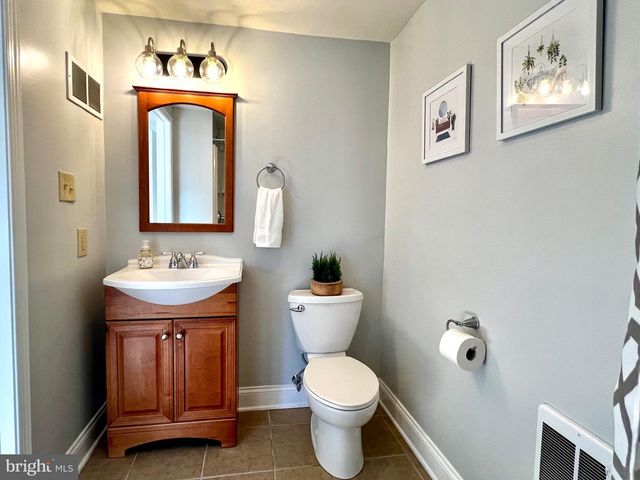 37 N GAY ST, Marietta, PA 17547