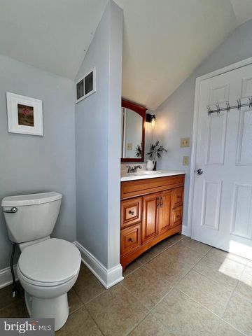 37 N GAY ST, Marietta, PA 17547