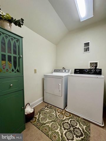 37 N GAY ST, Marietta, PA 17547