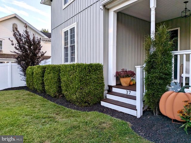 37 N GAY ST, Marietta, PA 17547