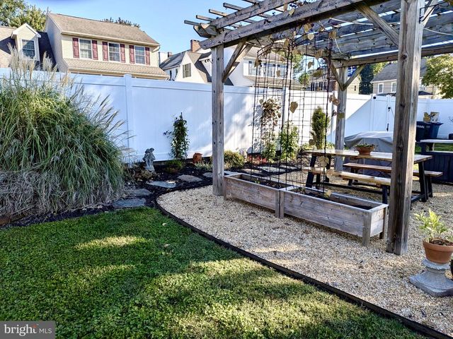 37 N GAY ST, Marietta, PA 17547