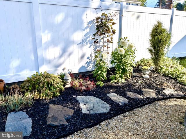 37 N GAY ST, Marietta, PA 17547