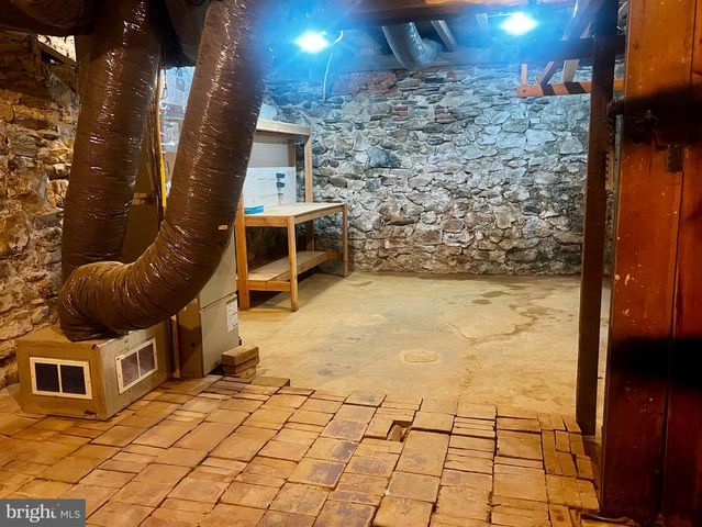 37 N GAY ST, Marietta, PA 17547