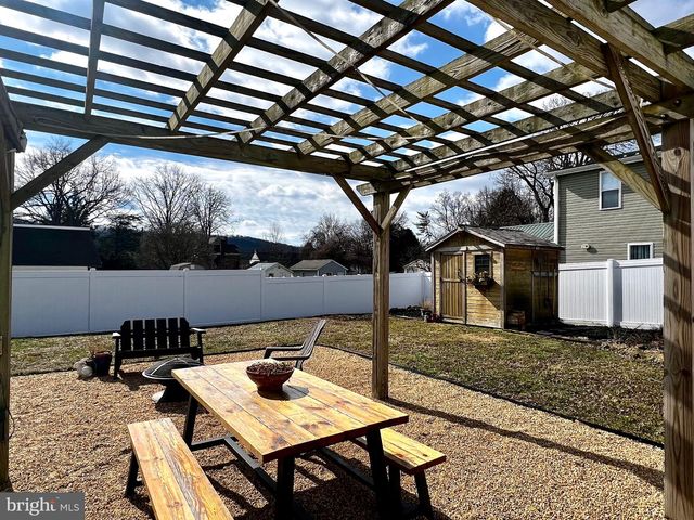 37 N GAY ST, Marietta, PA 17547