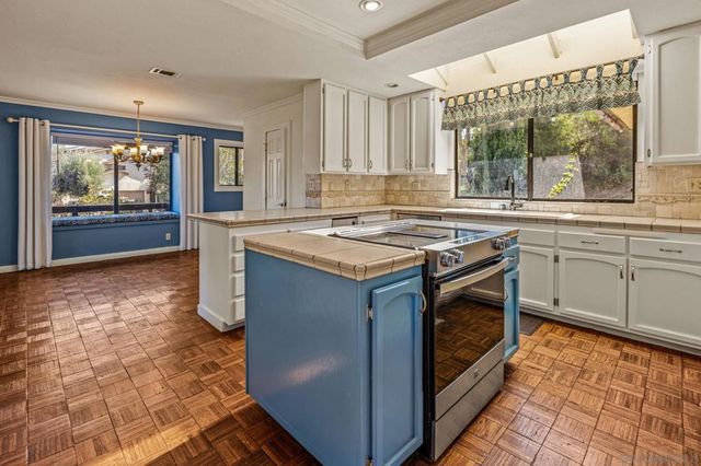 3209 Mary Ln, Escondido, CA 92025