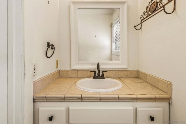 3209 Mary Ln, Escondido, CA 92025