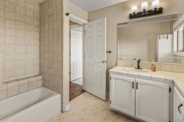 3209 Mary Ln, Escondido, CA 92025