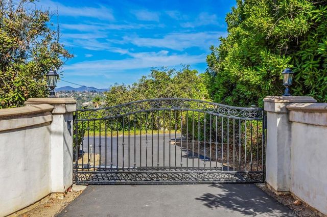 3209 Mary Ln, Escondido, CA 92025