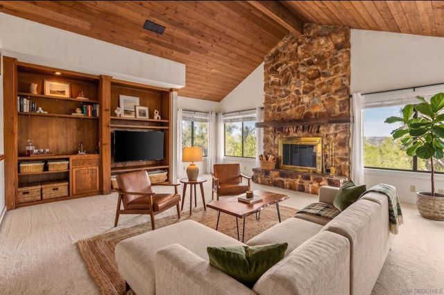 3209 Mary Ln, Escondido, CA 92025