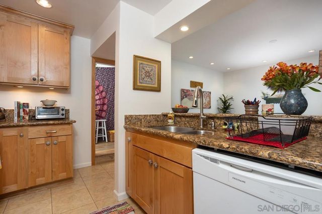 2412 Altisma Way D, Carlsbad, CA 92009