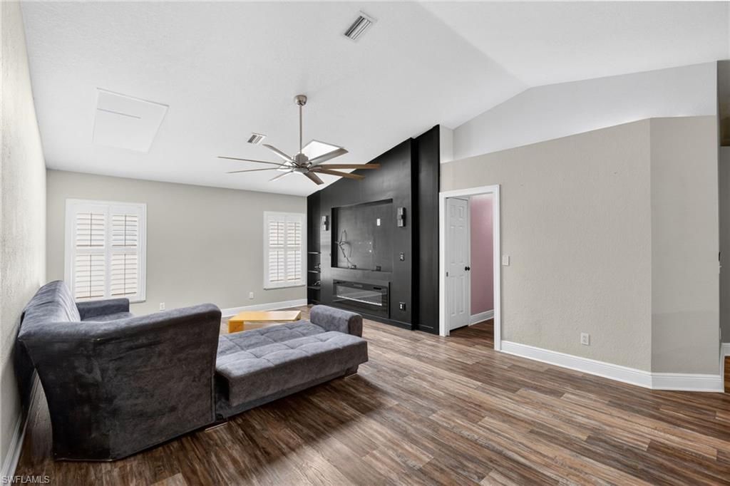 Image 16 of property listing at 1828 SW 18th TER, Cape Coral, FL 33991