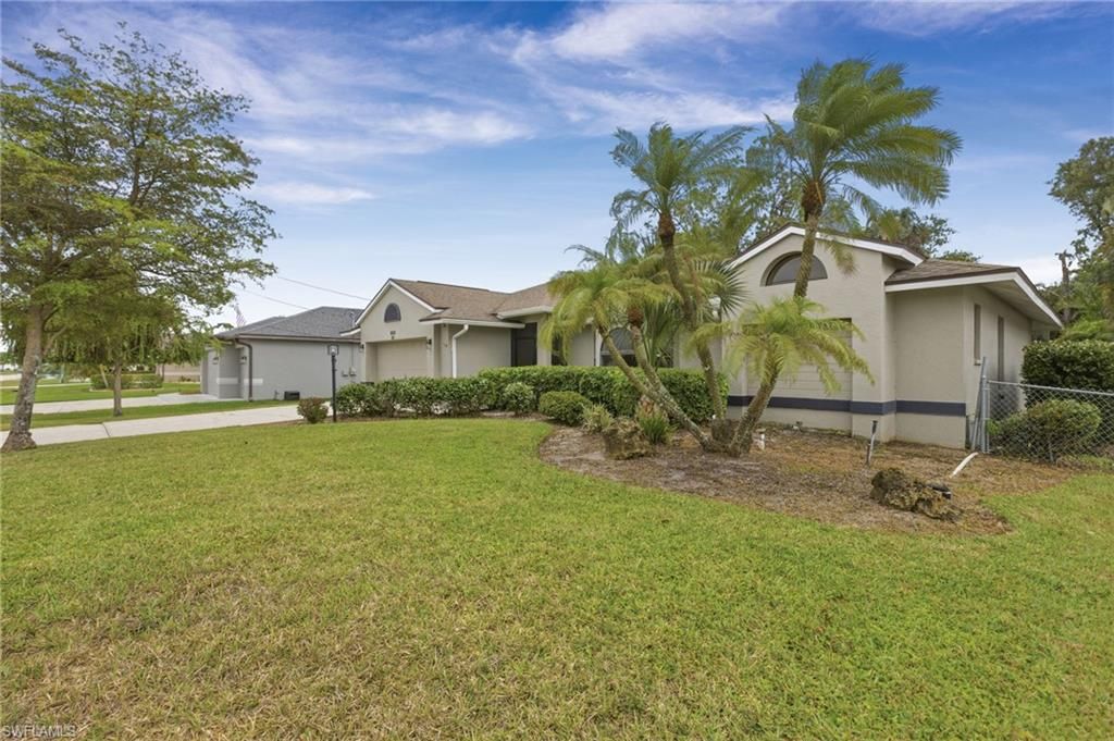 Image 2 of property listing at 1828 SW 18th TER, Cape Coral, FL 33991