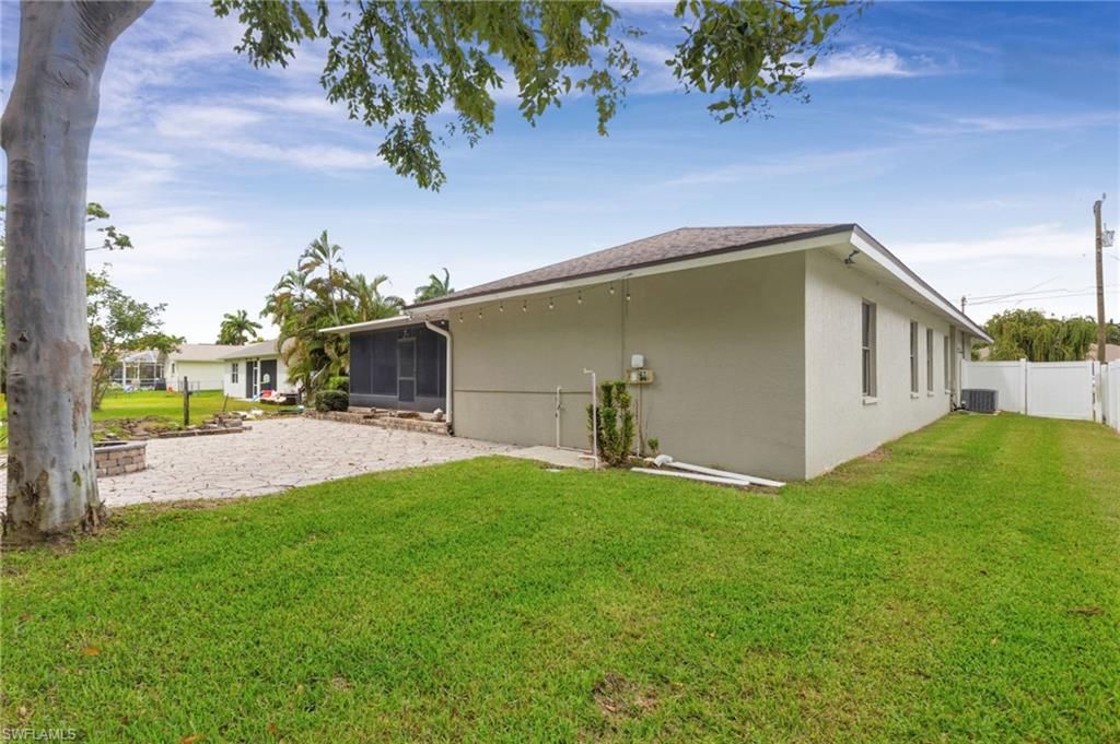 Image 36 of property listing at 1828 SW 18th TER, Cape Coral, FL 33991
