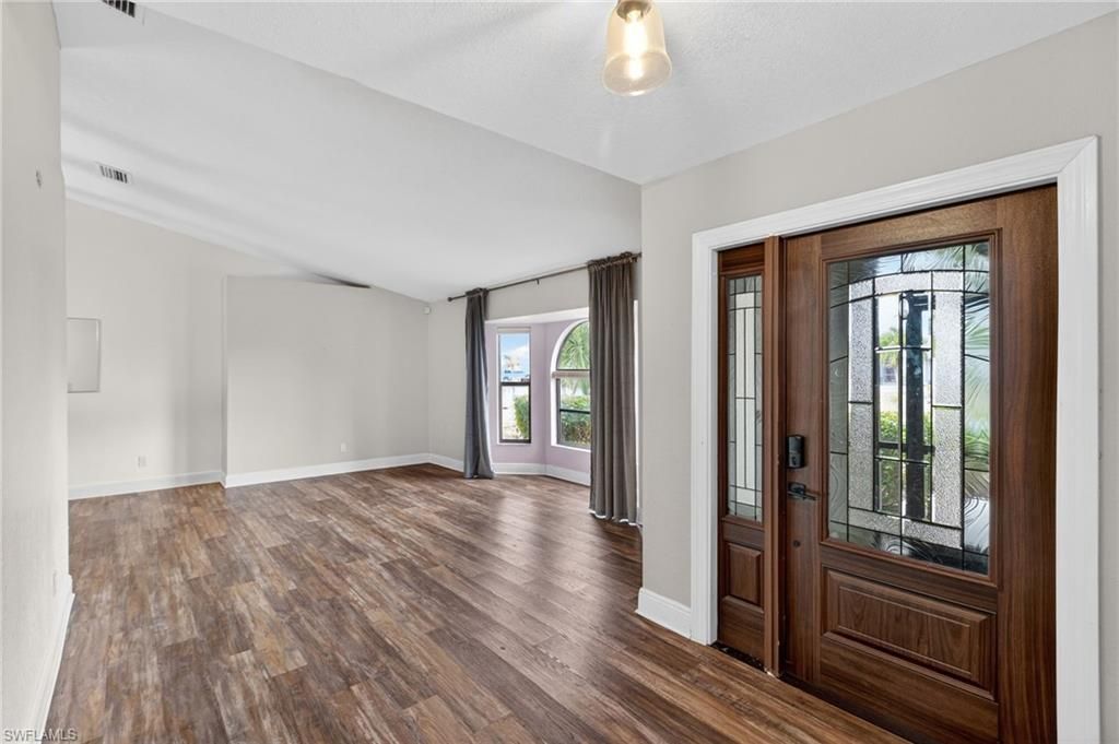 Image 6 of property listing at 1828 SW 18th TER, Cape Coral, FL 33991