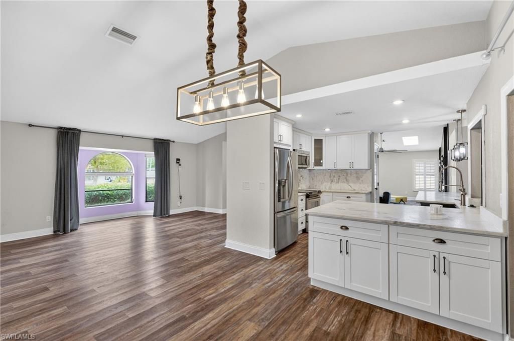 Image 8 of property listing at 1828 SW 18th TER, Cape Coral, FL 33991