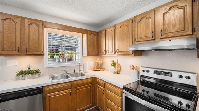 110 Larkspur Lane, Thomasville, NC 27360
