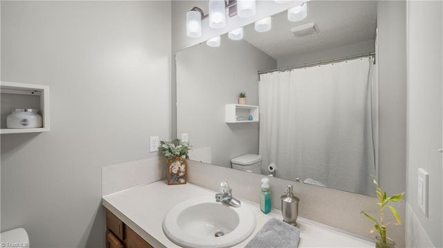 110 Larkspur Lane, Thomasville, NC 27360
