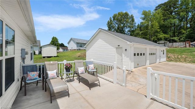 110 Larkspur Lane, Thomasville, NC 27360
