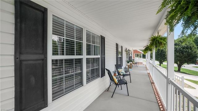 110 Larkspur Lane, Thomasville, NC 27360