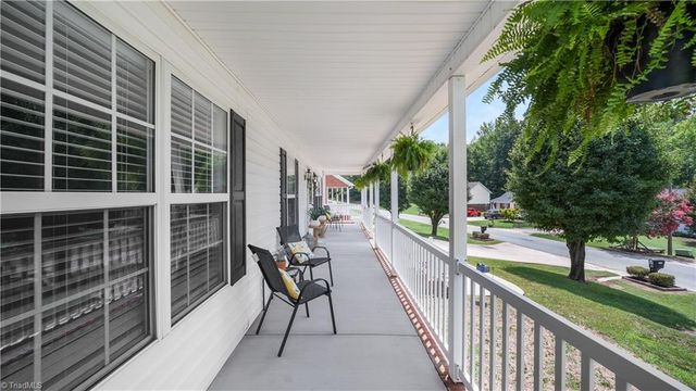 110 Larkspur Lane, Thomasville, NC 27360