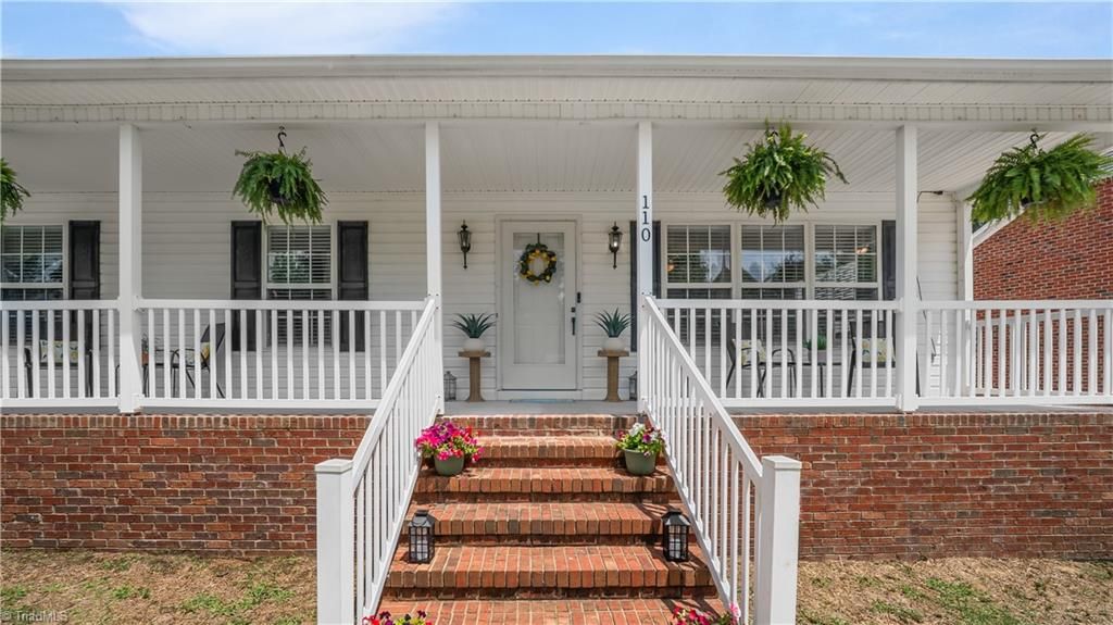 110 Larkspur Lane, Thomasville, NC 27360