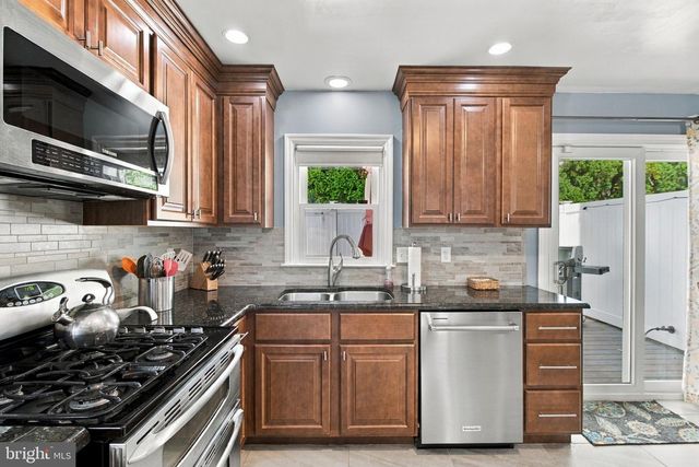 1701 SAINT PHILLIPS DR, Lancaster, PA 17603