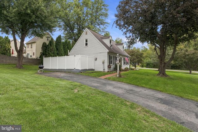 1701 SAINT PHILLIPS DR, Lancaster, PA 17603
