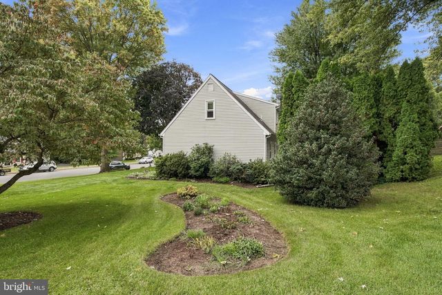 1701 SAINT PHILLIPS DR, Lancaster, PA 17603