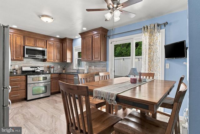 1701 SAINT PHILLIPS DR, Lancaster, PA 17603