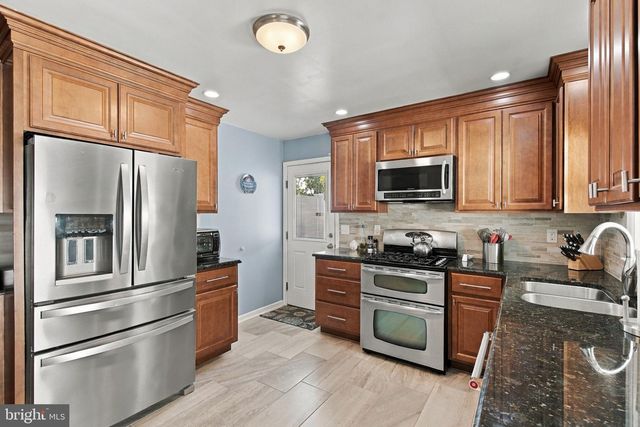 1701 SAINT PHILLIPS DR, Lancaster, PA 17603
