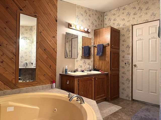 11565 Sherwood Drive, Demotte, IN 46310