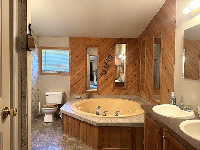 11565 Sherwood Drive, Demotte, IN 46310