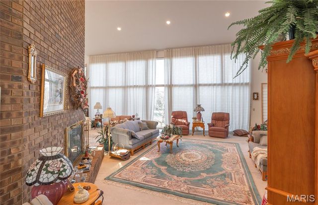 10335 Stoltz Drive, Rolla, MO 65401