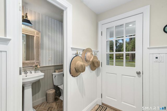 20 Buttonwood Lane, Darien, CT 06820