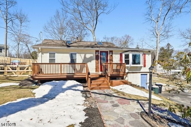 42 Woodside Dr, West Milford Twp., NJ 07480
