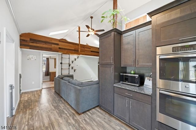 42 Woodside Dr, West Milford Twp., NJ 07480