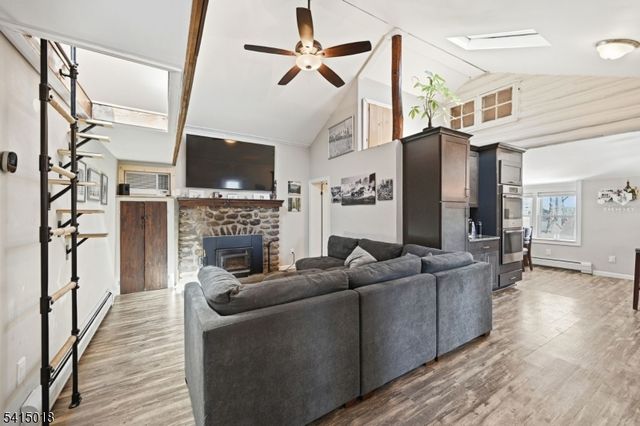 42 Woodside Dr, West Milford Twp., NJ 07480