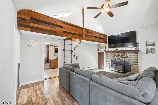 42 Woodside Dr, West Milford Twp., NJ 07480