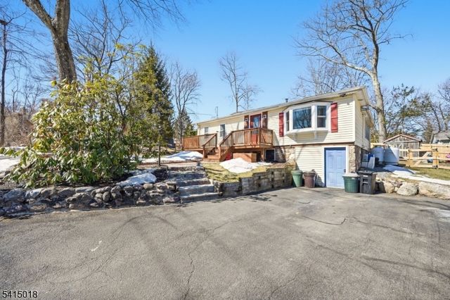 42 Woodside Dr, West Milford Twp., NJ 07480