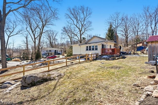 42 Woodside Dr, West Milford Twp., NJ 07480